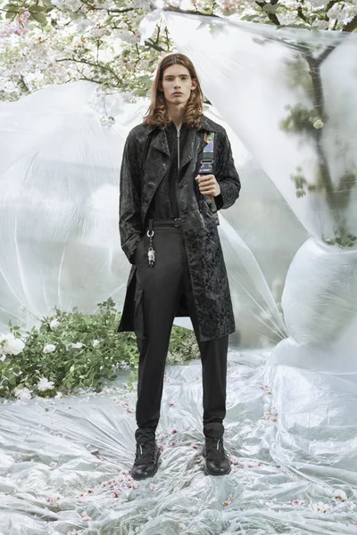Look 3